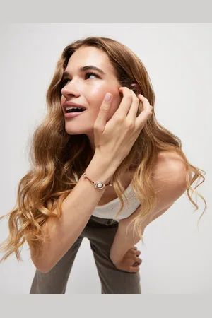 UNO de 50 Pulsera de hilo marrón con perla shell fornitura bañada en plata de ley.