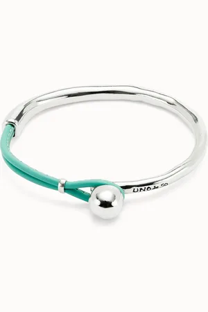 UNO de 50 Pulsera semirígida bañada en plata de ley con cuero