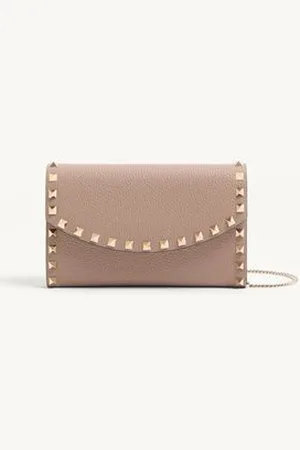 VALENTINO GARAVANI BILLETERA ROCKSTUD DE CUERO GRANEADO DE BECERRO CON CADENA Mujer UNI