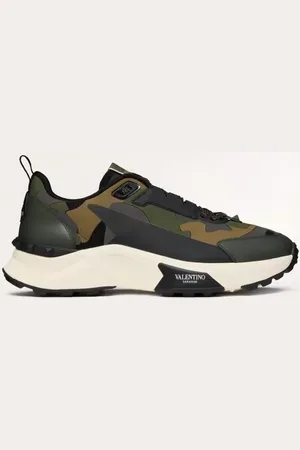 VALENTINO GARAVANI ZAPATILLA TRUE ACT DE CAÑA BAJA HECHAS DE TEJIDO ENGOMADO CON MOTIVO CAMOUFLAGE Hombre 41.5