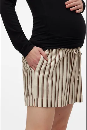 Mama;licious Shorts Corte Relaxed