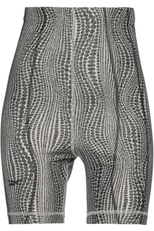 Reebok PARTES DE ABAJO - Pantalones cortos y bermudas