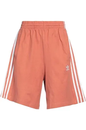 adidas PARTES DE ABAJO - Pantalones cortos y bermudas