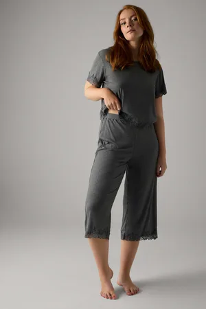 YSABEL MORA Conjunto pijama camiseta manga corta y pantalón largo detalles encaje
