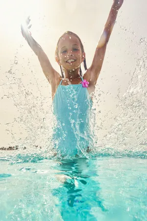 YSABEL MORA Bañador niña vichy detalle flor
