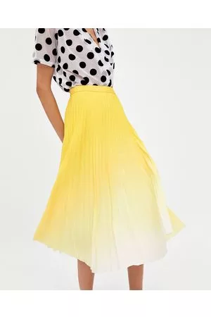 Amarilla de plisadas para Mujer de Zara | FASHIOLA.es