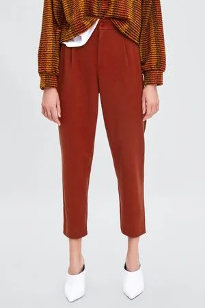 Pantalon chino de Pantalones de cintura alta y tiro alto para Mujer de Zara
