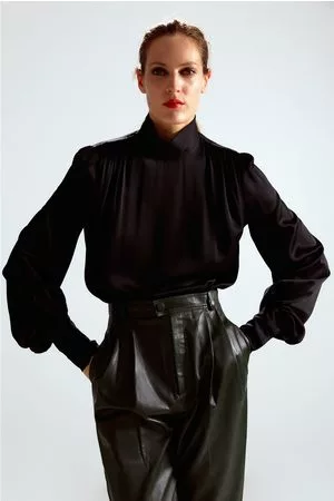 Absorber Reducción capa Negra de Blusas y túnicas para Mujer de Zara | FASHIOLA.es