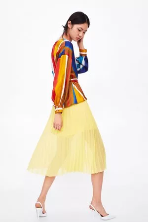 Amarilla de plisadas para Mujer de Zara | FASHIOLA.es