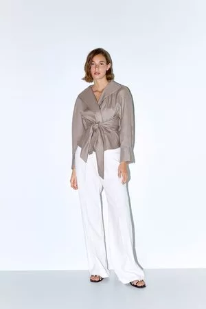 Grises de Blusas y túnicas de Zara | FASHIOLA.es